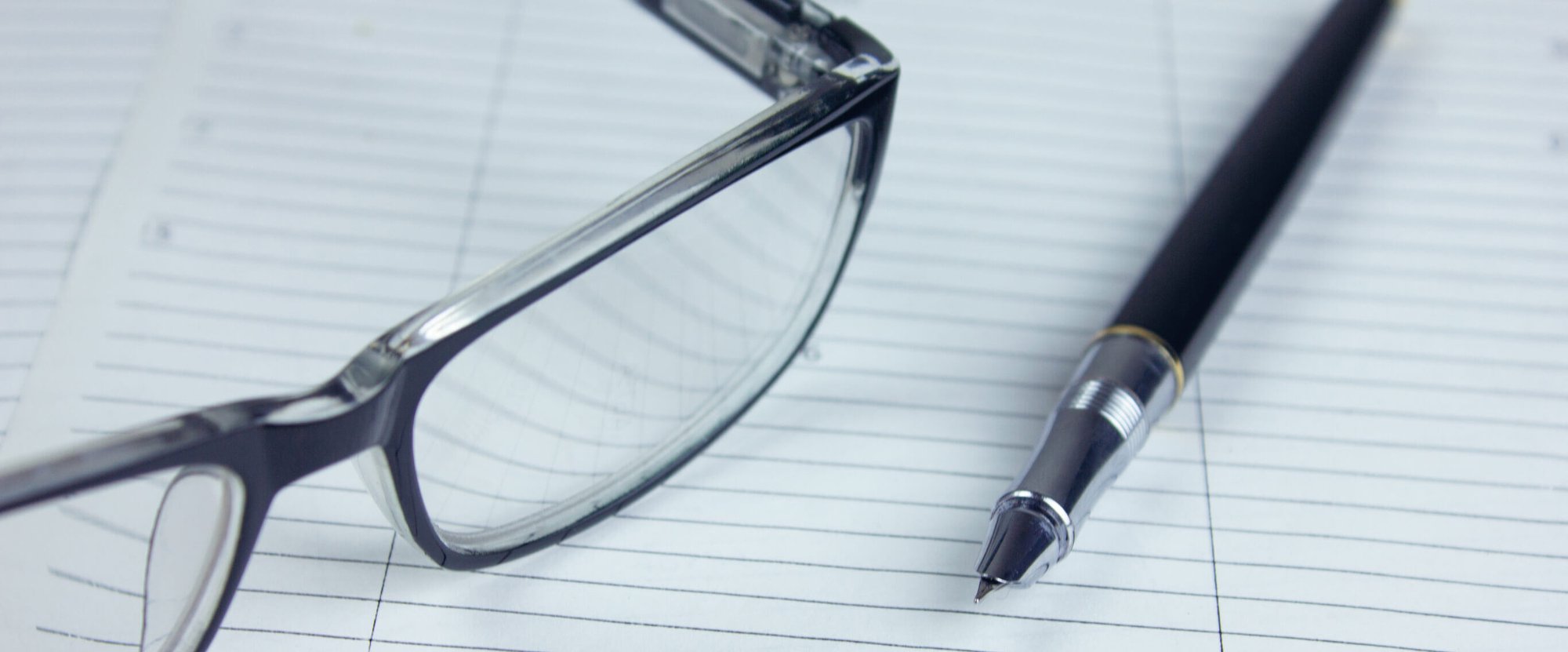 axonivy-website-header-others-paper-and-glasses